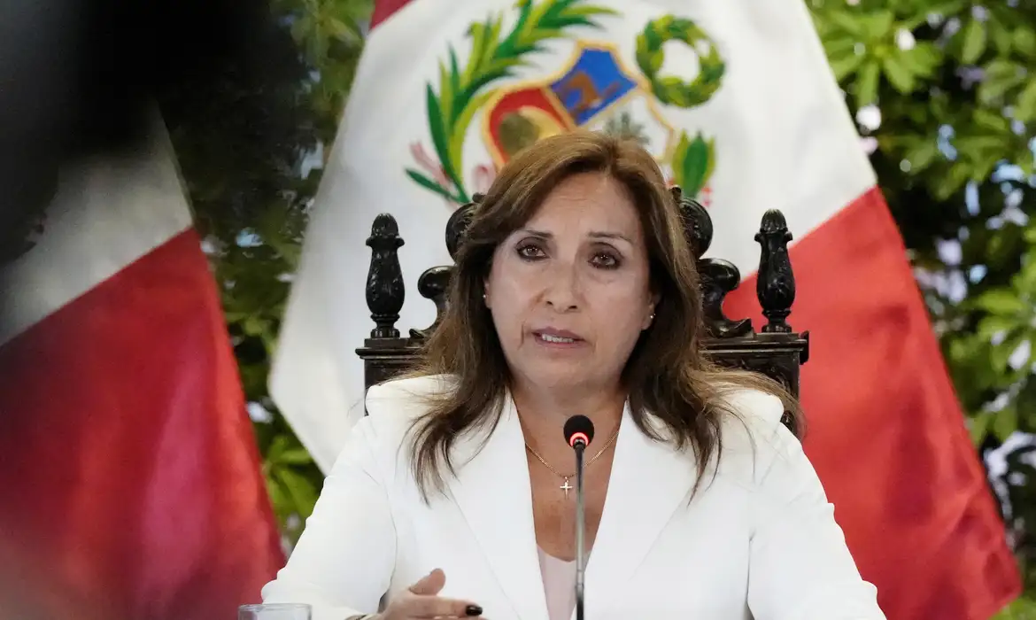 Parlamento peruano derruba presidente Dina Boluarte