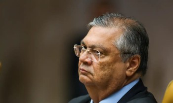 Dino vence ação contra hospital por morte de filho e doará dinheiro