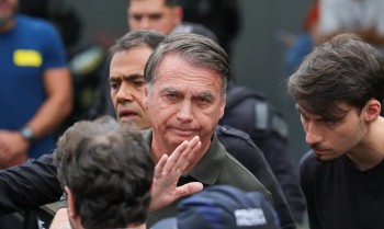 Moraes nega pedido da defesa e mantém prisão domiciliar de Bolsonaro