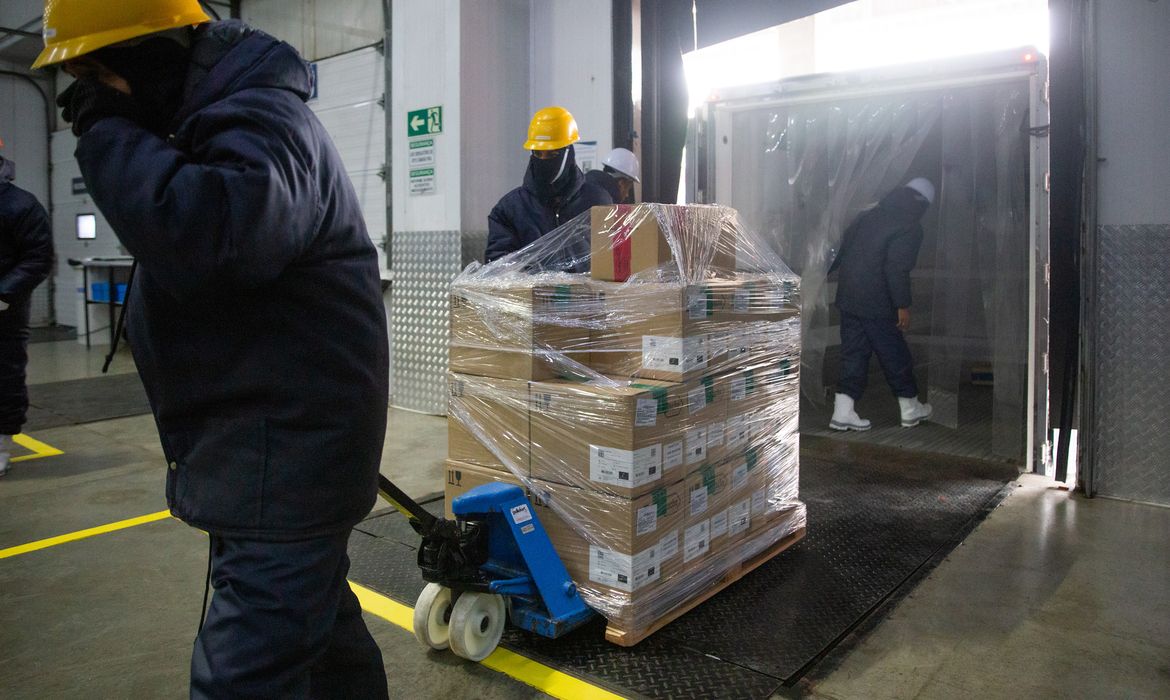 Brasil recebe lote de medicamento para tratar câncer de mama no SUS