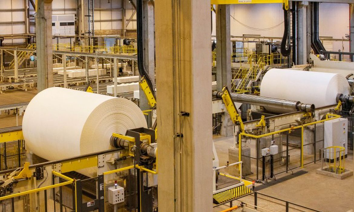 Confiança da indústria sobe, mas ainda está na linha do pessimismo