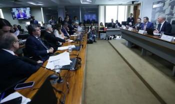 Haddad diz que cortar benefícios tributários é combater privilégios