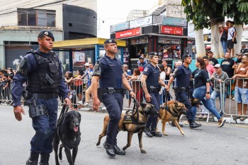 Ferraz comemora 72 anos com desfile cívico-militar, bolo, shows e atrações
