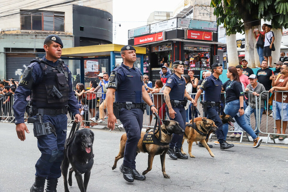 Ferraz comemora 72 anos com desfile cívico-militar, bolo, shows e atrações