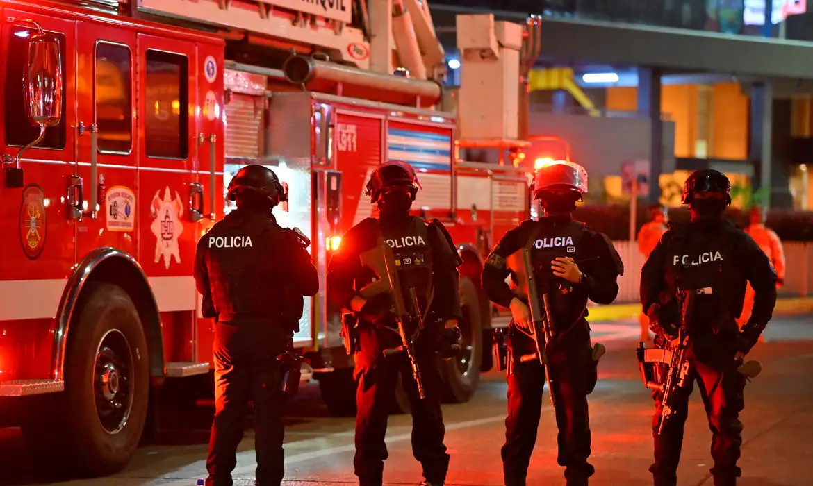 Explosão deixa um morto e dois feridos em cidade portuária do Equador