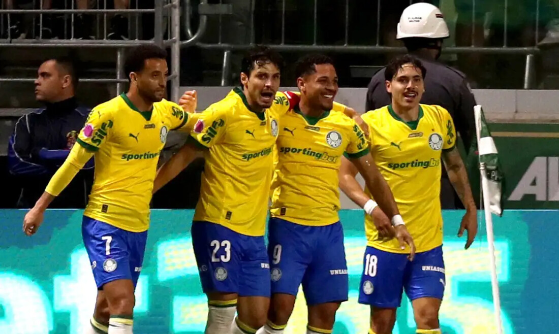Brasileiro: Palmeiras goleia Bragantino e permanece com folga na ponta