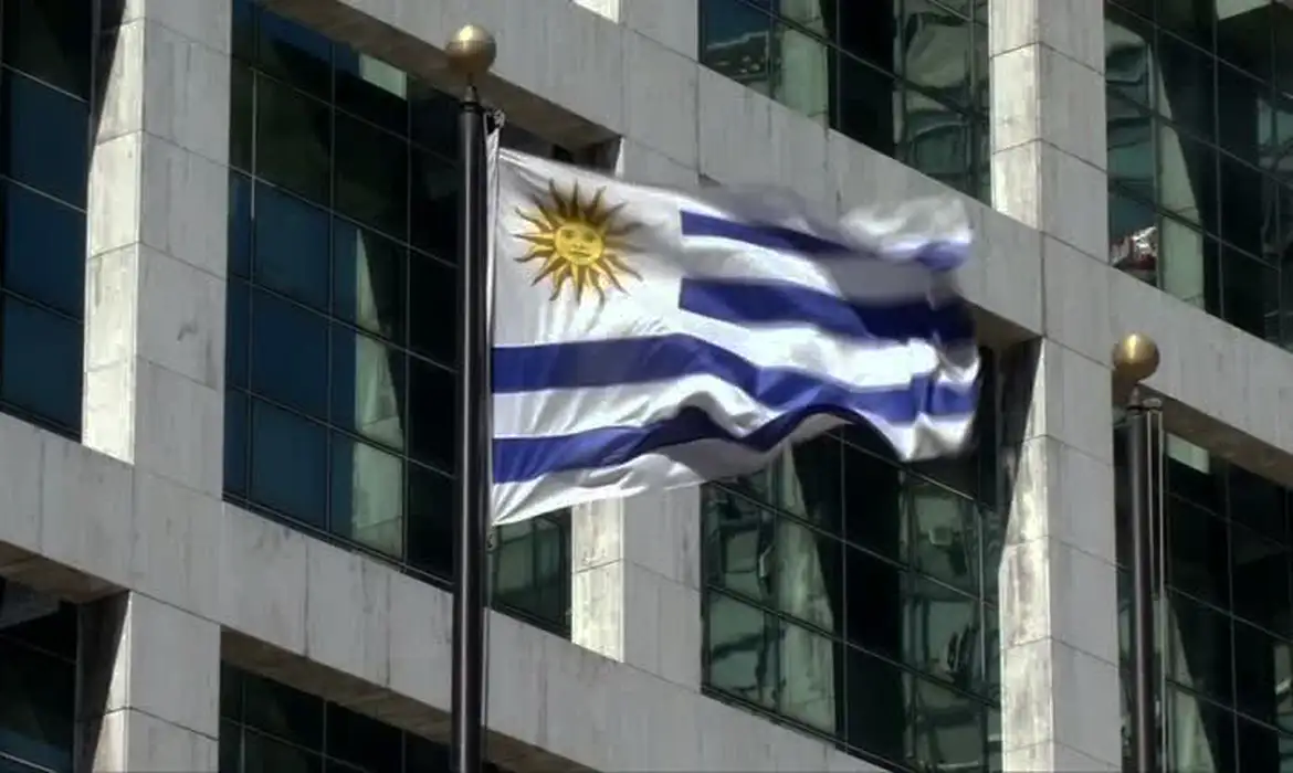 Uruguai aprova lei que autoriza a eutanásia