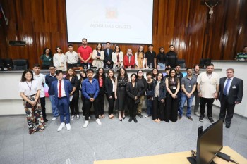 Jovens do Ensino Médio  participam do Parlamento Estudantil de Mogi