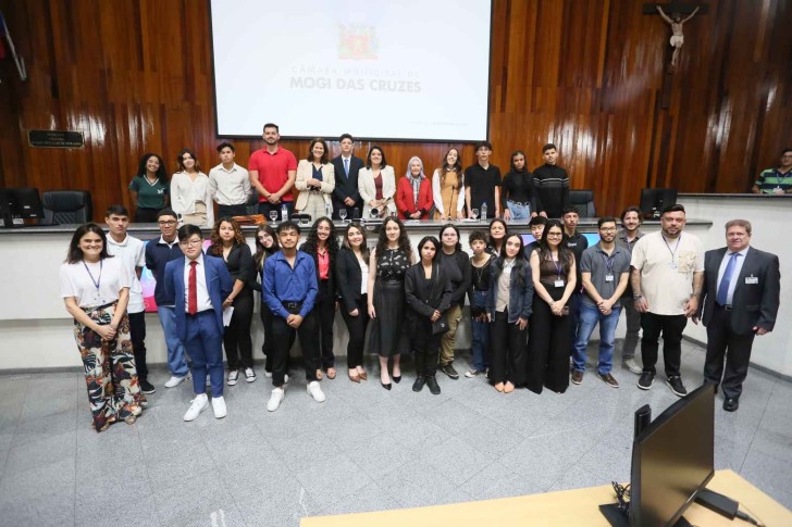 Jovens do Ensino Médio participam do Parlamento Estudantil de Mogi