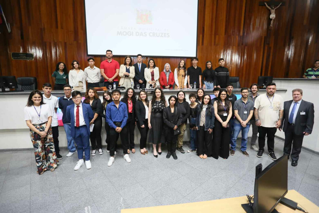 Jovens do Ensino Médio  participam do Parlamento Estudantil de Mogi