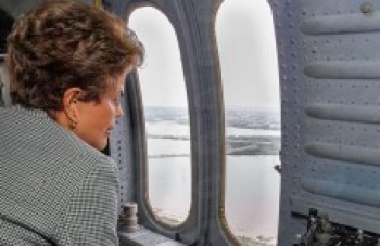 Dilma Rousseff visita áreas atingidas pelas chuvas no Sul