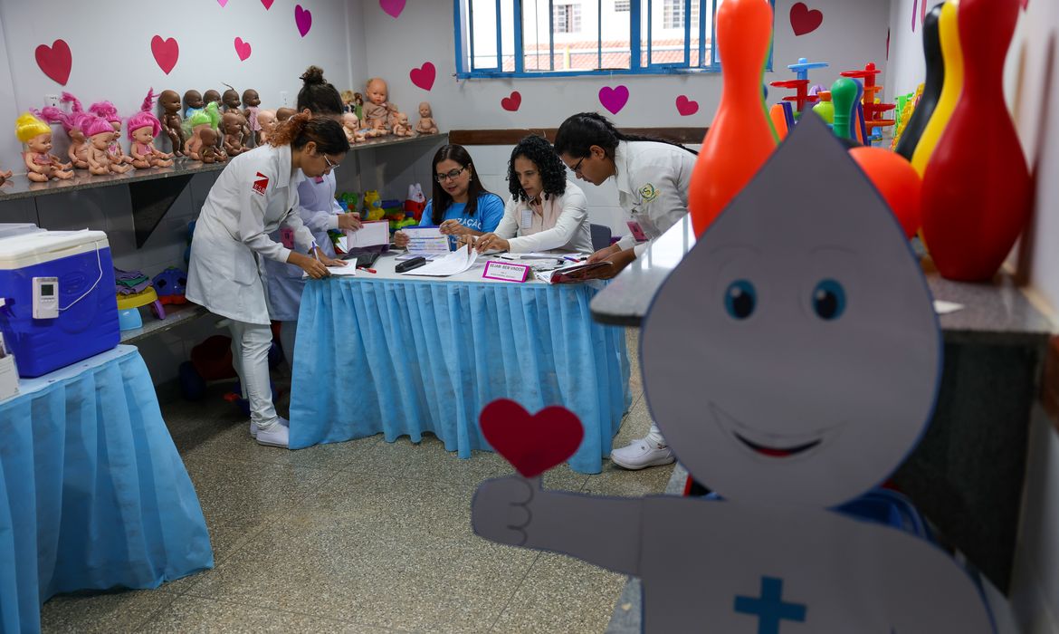 Brasil lidera desinformação sobre vacina na América Latina, diz estudo