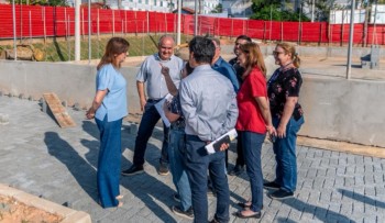 Prefeita Mara Bertaiolli vistoria obras de revitalização da Praça Kaizuka