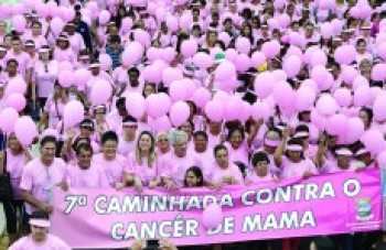 Caminhada contra o câncer de mama reúne 5 mil em Poá
