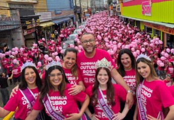 Caminhada do Outubro Rosa reúne milhares de pessoas no centro de Poá 