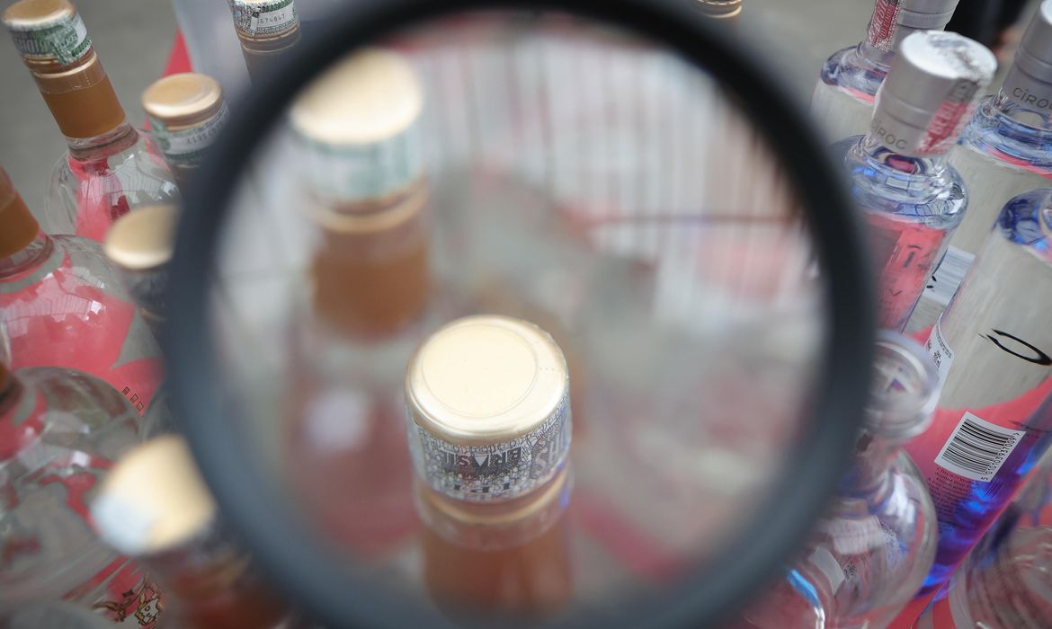 Brasil tem 47 casos de intoxicação por metanol; mortes chegam a nove