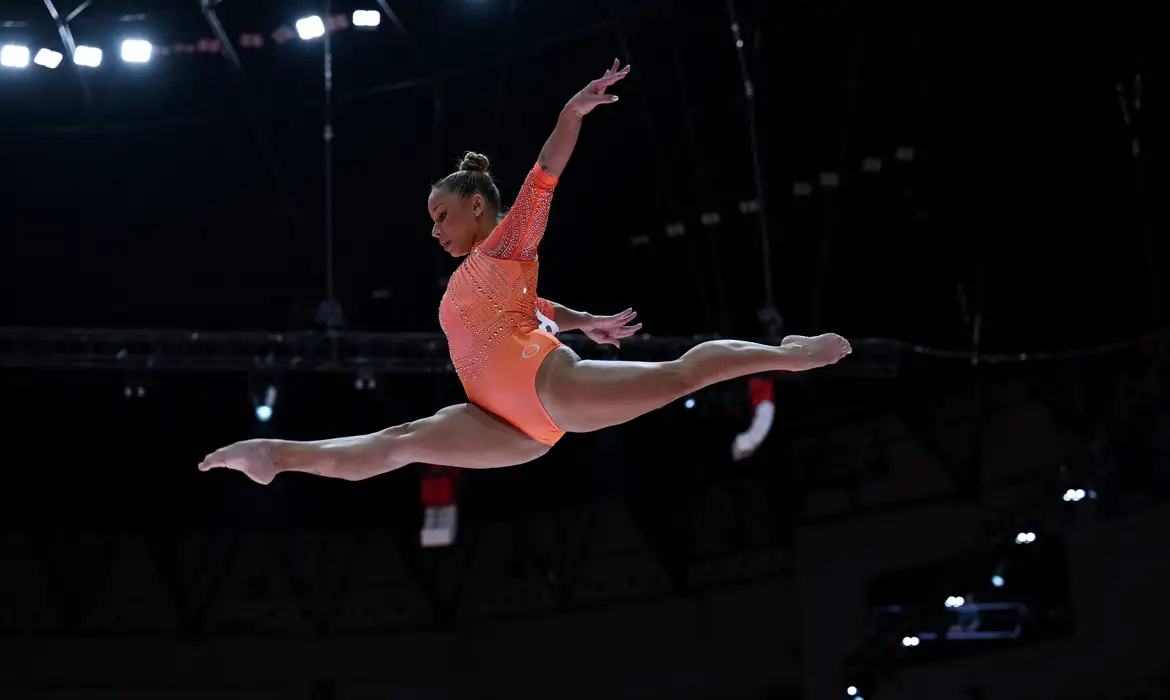 Flávia Saraiva vai à final da trave no Mundial de Ginástica Artística