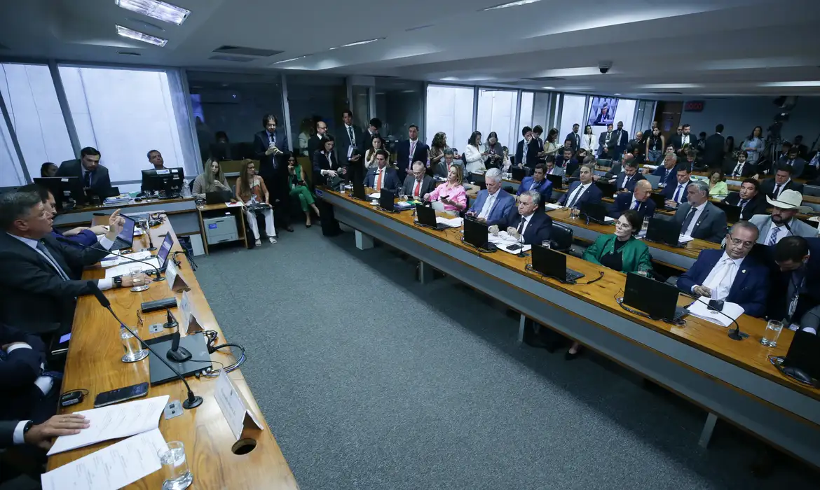 Deputado pede prisão de ex-presidente de entidade por silêncio em CPMI