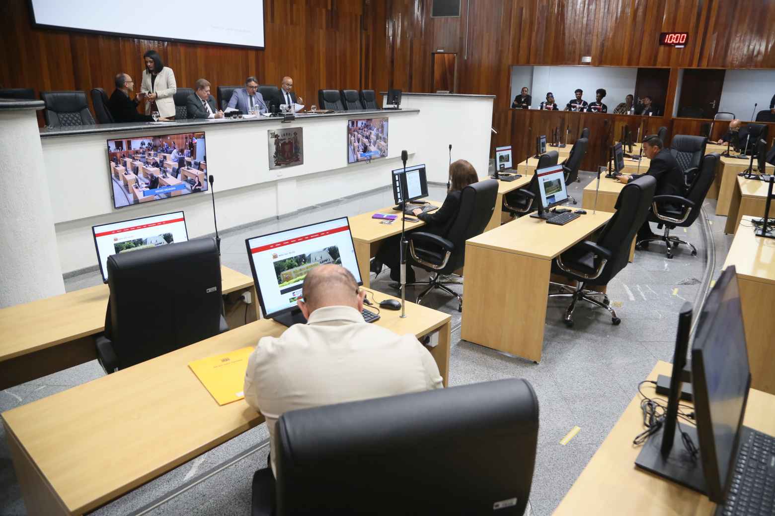 Câmara de Mogi aprova projetos de utilidade pública e honra ao mérito 