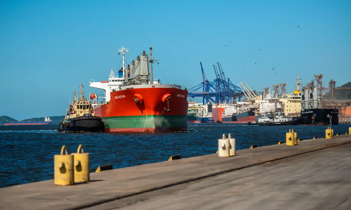 Modelo do Porto de Paranaguá deve inspirar mais leilões, diz ministro