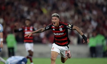 Carrascal decide e Flamengo fica em vantagem na semi da Libertadores