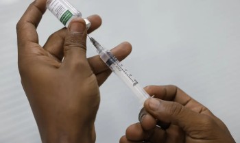 Vacinação despenca na Maré em dias de operação policial, aponta Unicef