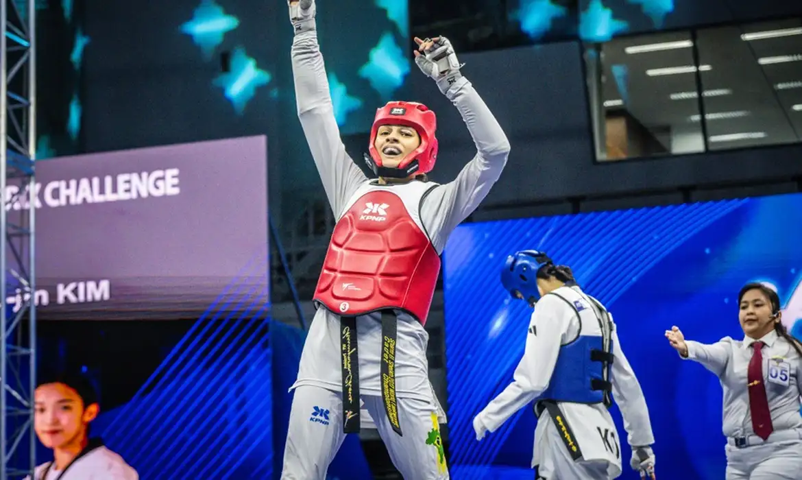 Maria Clara Pacheco é campeã mundial de taekwondo na China
