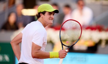 João Fonseca vai à 1ª semi de ATP 500 após abandono de rival no 3º set