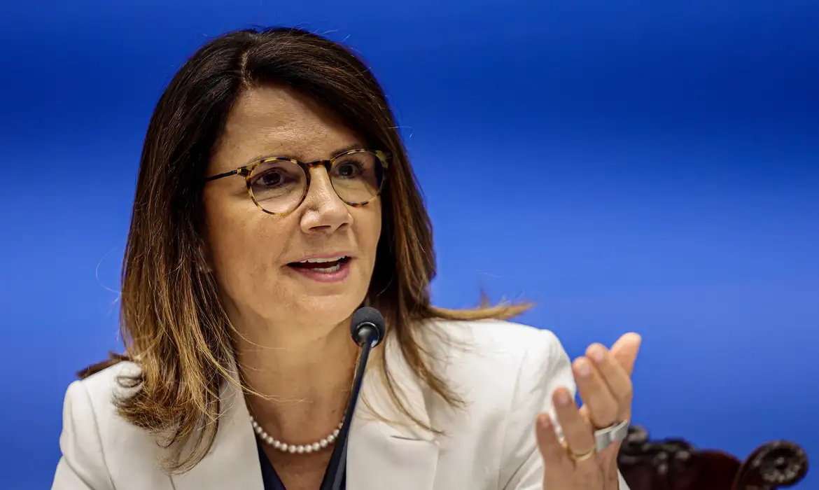 Licença na Margem Equatorial deve impulsionar debates, diz Ana Toni