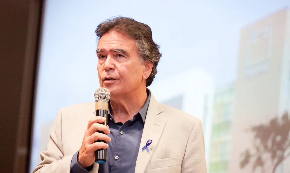 Questão central do câncer é prevenir casos, diz ex-ministro Temporão