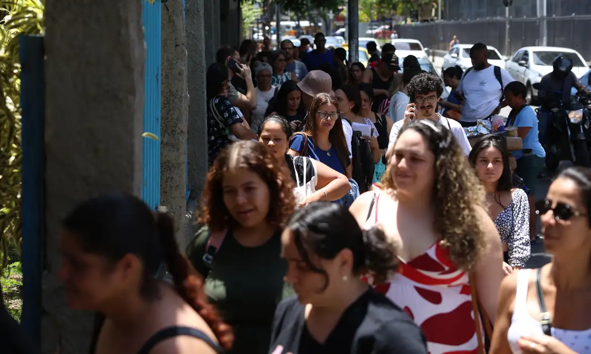 Professores fazem a primeira edição da Prova Nacional Docente