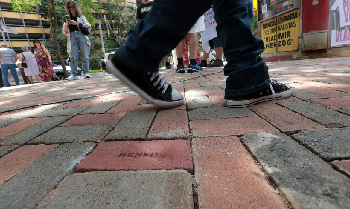 Calçadão em SP homenageia jornalistas que lutaram pela democracia