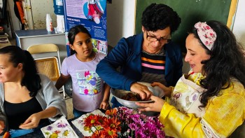 Projeto Onírica leva ateliê itinerante de arte têxtil à ONG Social Skate em Poá