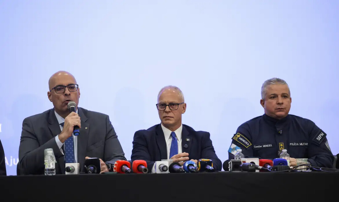 Governo do Rio estima 119 mortes; moradores retiram corpos da mata