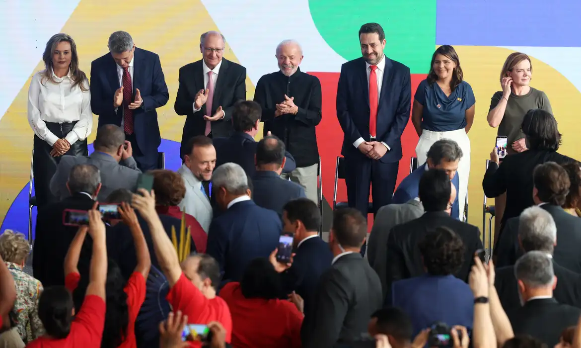 "Cabeça do crime organizado não está no barraco da favela", diz Boulos