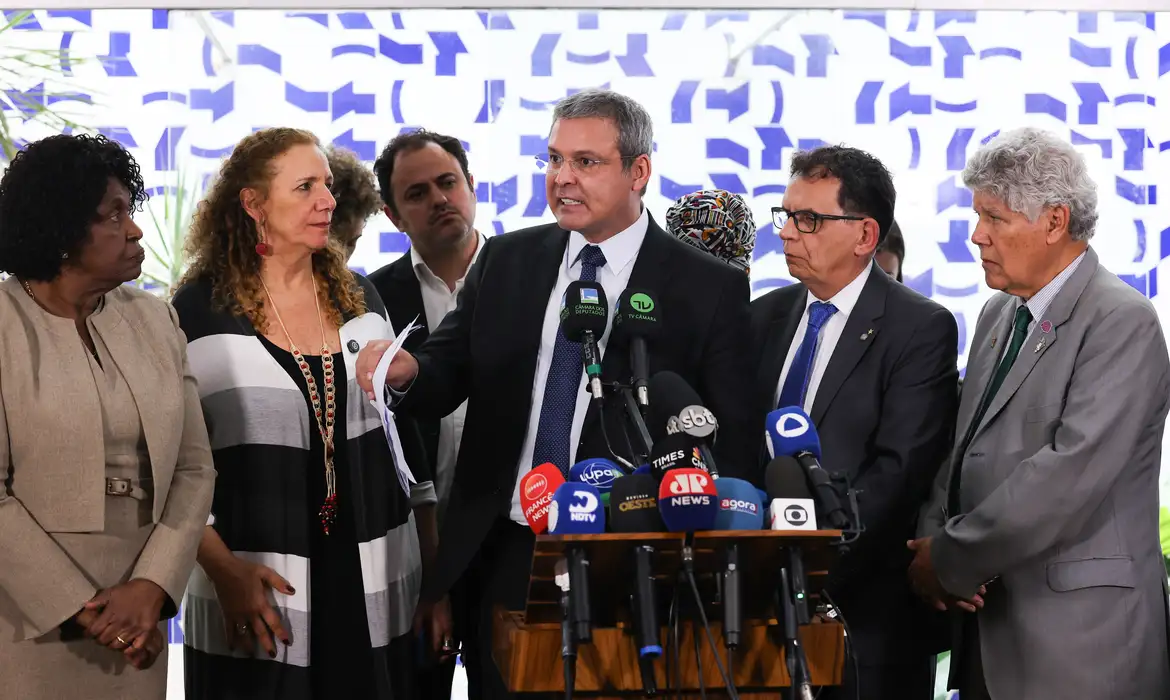 Operação policial no Rio tem críticas e defesas de deputados federais