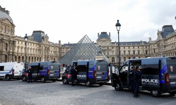 Polícia francesa detém cinco suspeitos do assalto ao Museu do Louvre