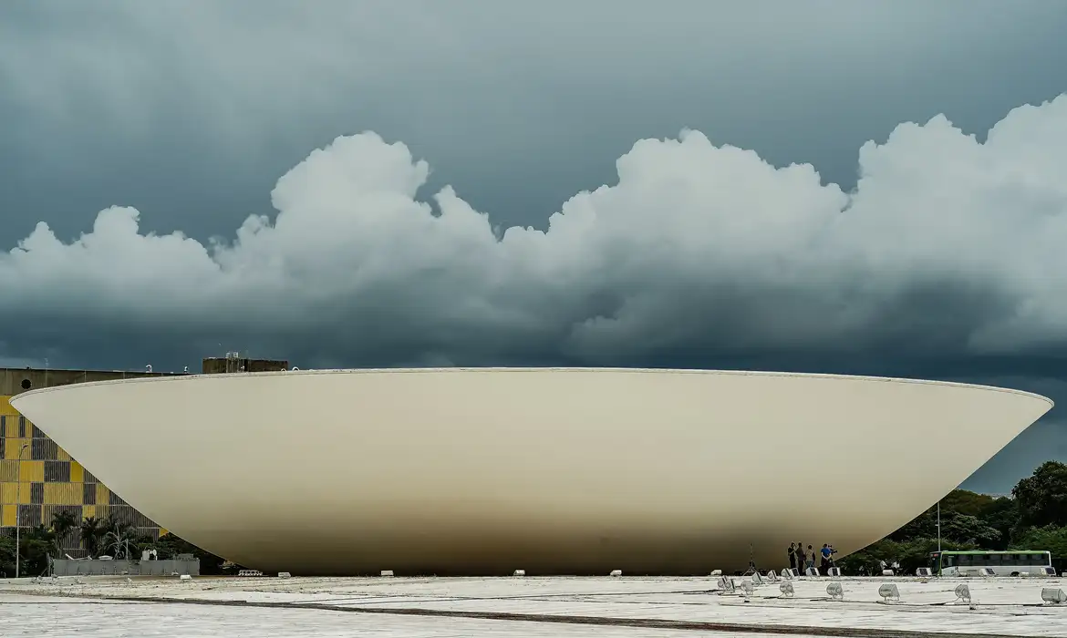 Deputados pedem investigação federal sobre megaoperação no Rio