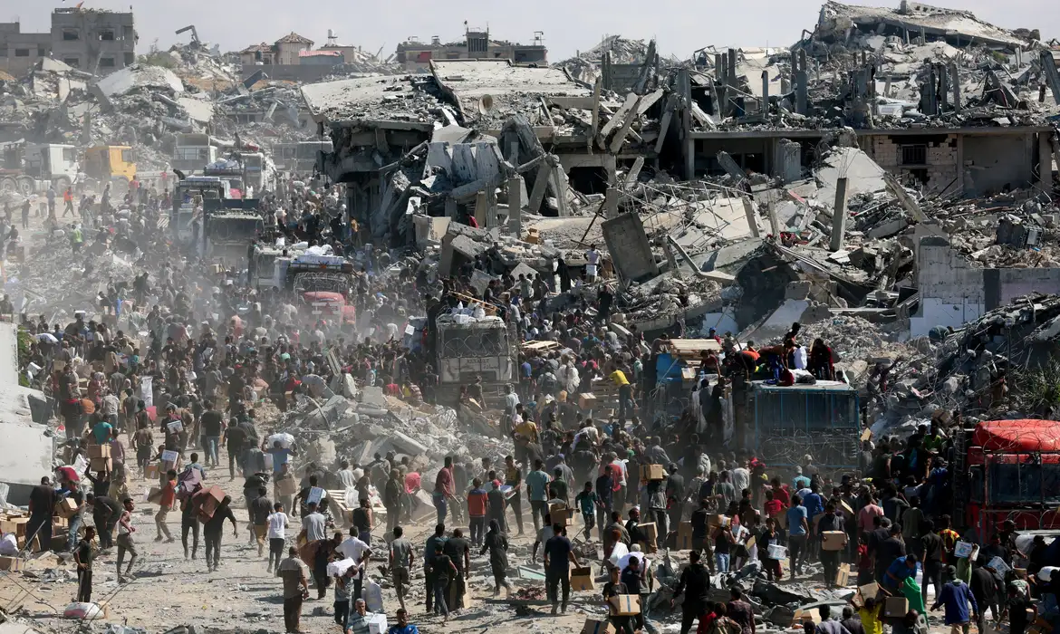 Israel lança mais ataques em Gaza durante a noite de quinta-feira