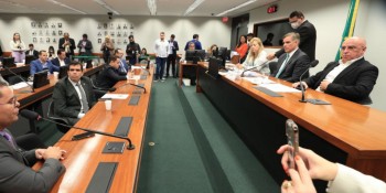 Conselho de ética da Câmara abre processo contra sete deputados