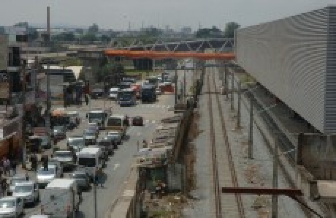 CPTM instala passarela em Suzano