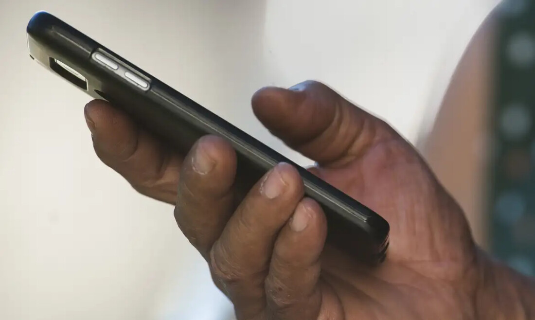 Polícia de SP faz operação contra receptação de celulares roubados