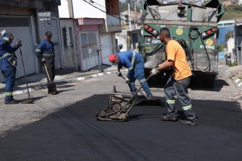 Secretaria de Transporte se aproxima da marca de 20 mil buracos tapados em 2025