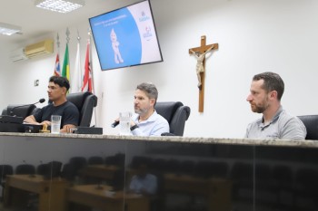 Saúde aplica 4,2 mil doses desde 2024 com vacinação casa a casa e nas escolas