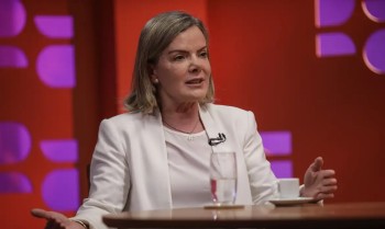 Governo é contra equiparar facções ao terrorismo, diz Gleisi Hoffmann 