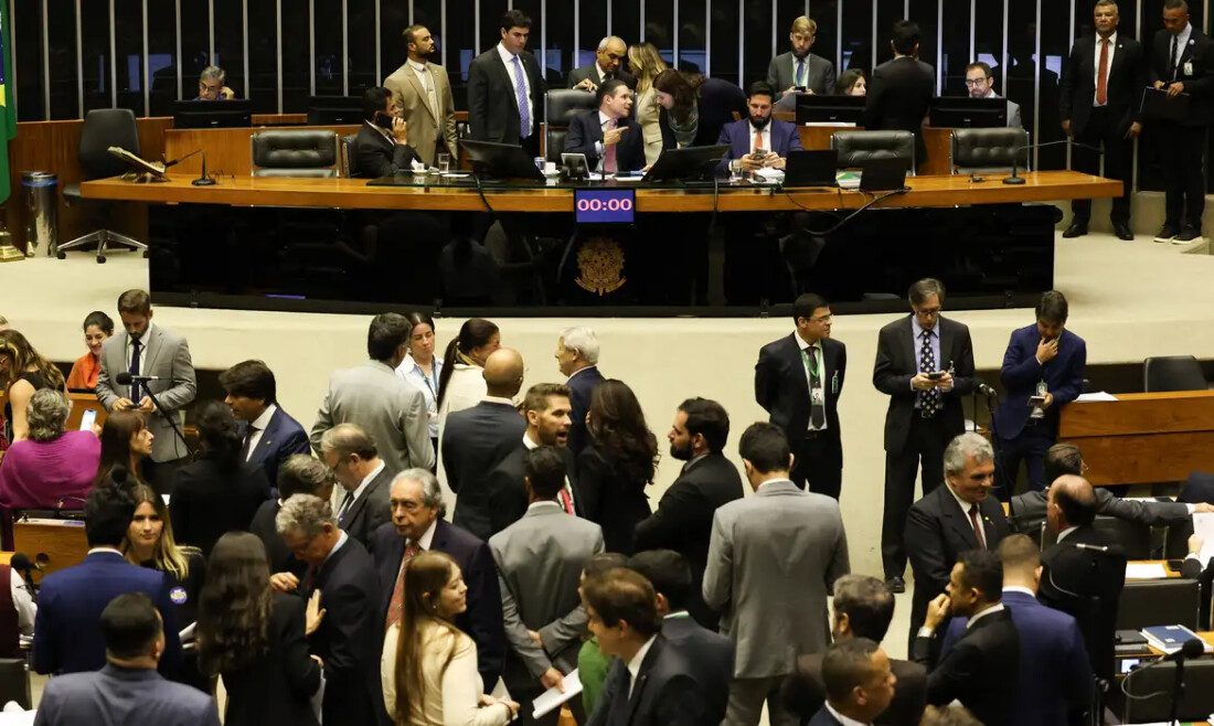 Câmara aprova projeto que dificulta abortos legais em crianças