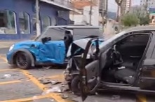 Sete pessoas ficam feridas em batida entre dois carros em Mogi