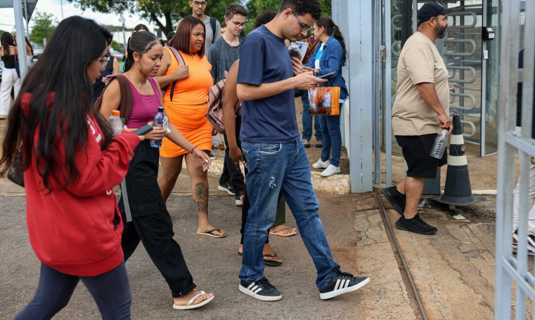 Veíuclos da EBC fazem cobertura especial do Enem 2025 neste domingo