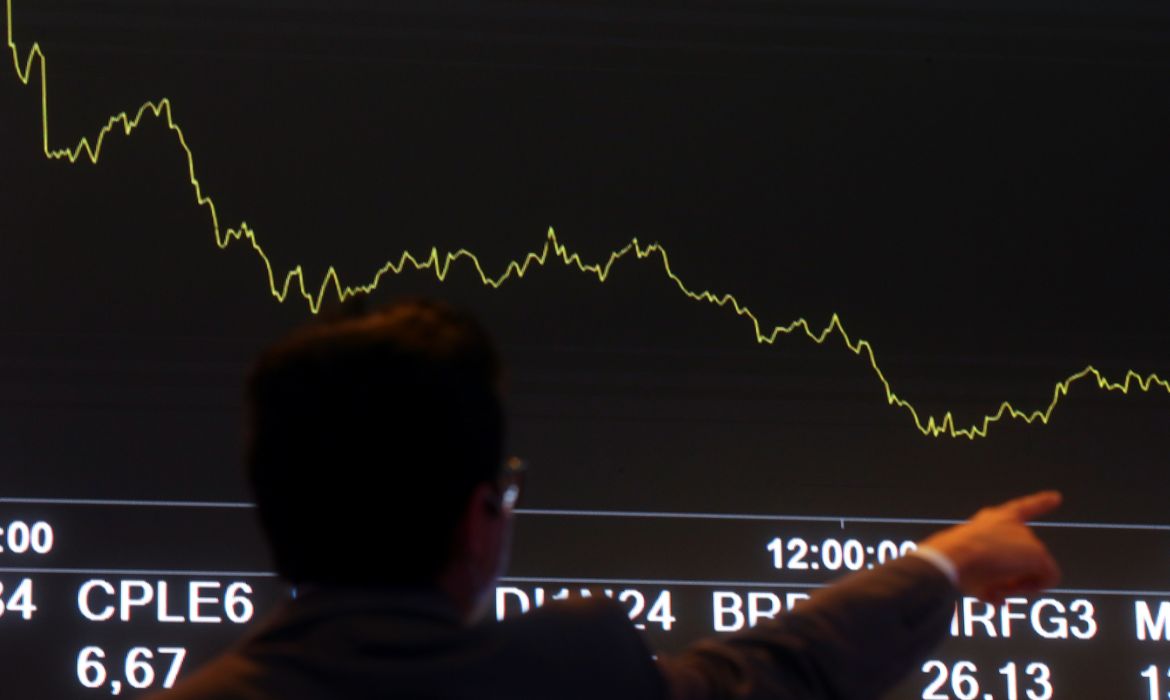 Bolsa volta a bater recorde e alcança marca de 154 mil pontos