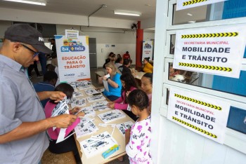 Rua Mais Feliz reúne 1,2 mil pessoas no Botujuru